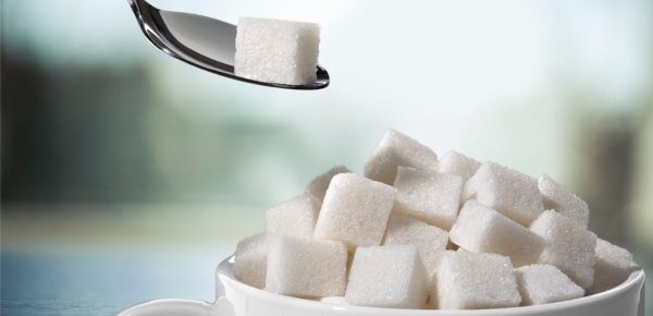 Românii mănâncă zahăr pe pâine