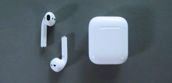 Apple a lansat o variantă nouă a căștilor AirPods