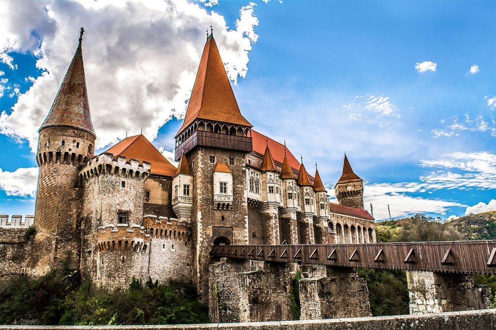 Castelul Corvinilor Top 10 cele mai frumoase destinații turistice din România