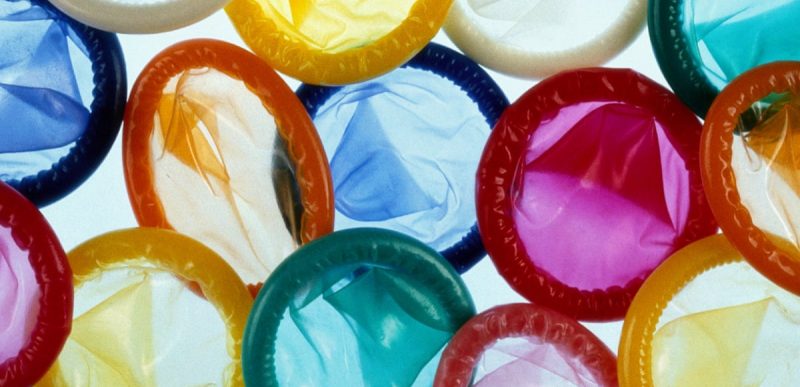 Sute de mii de prezervative curățate și vândute ca noi