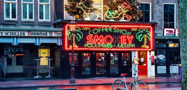 Turiștii nu vor mai avea acces în magazinele cu marijuana din Amsterdam