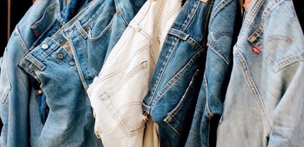 Levi Strauss: Blugii strâmți nu mai sunt la modă