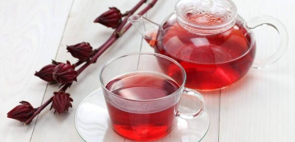 Ceaiul de hibiscus: Top 7 beneficii pe care le poate aduce sănătății