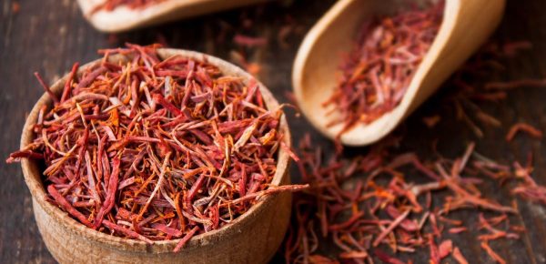 Șofranul: Top 10 beneficii pe care le poate aduce sănătății