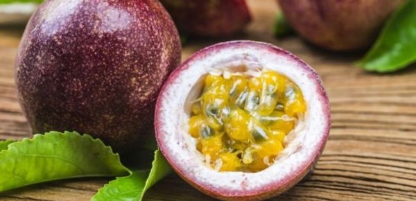 Fructul pasiunii: 4 beneficii pe care le poate aduce sănătății