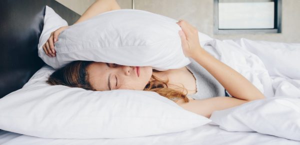 10 lucruri pe care trebuie să le știți dacă vă place să dormiți dezbrăcați