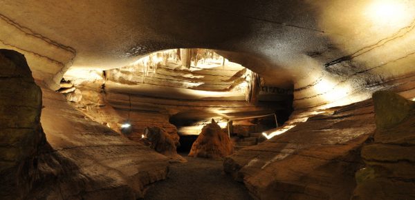 Cu ce se hrăneau oamenii care trăiau în peșteri